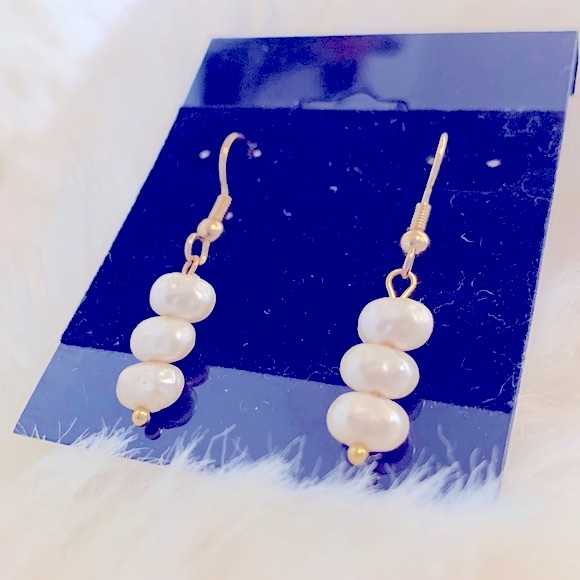 New *Authentic Triple Set of Freshwater Pearls 7mm x 5mm Dangle Gold Earrings - Picture 3 of 15